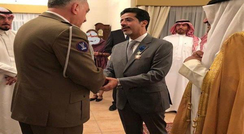 بولندا تكرم طبيباً سعودياً أنقذ رضيعاً بعملية جراحية نادرة
